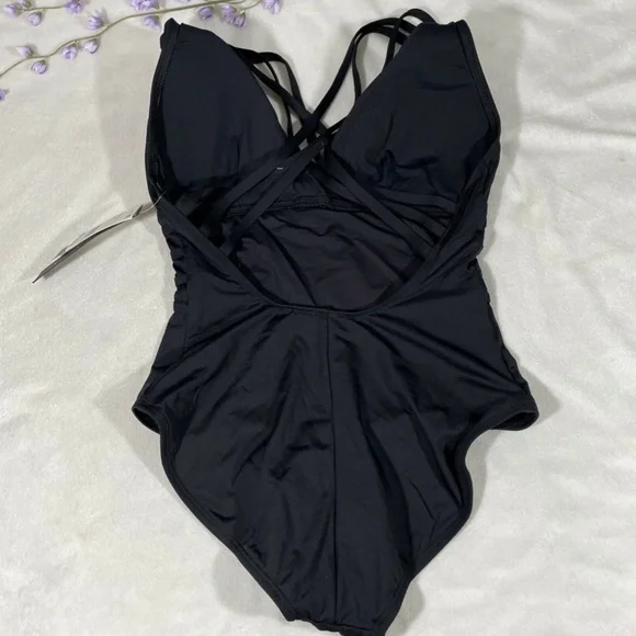 NWT La Blanca Cross Back One-Piece Swimsuit‎ 14 BLK One Pieces